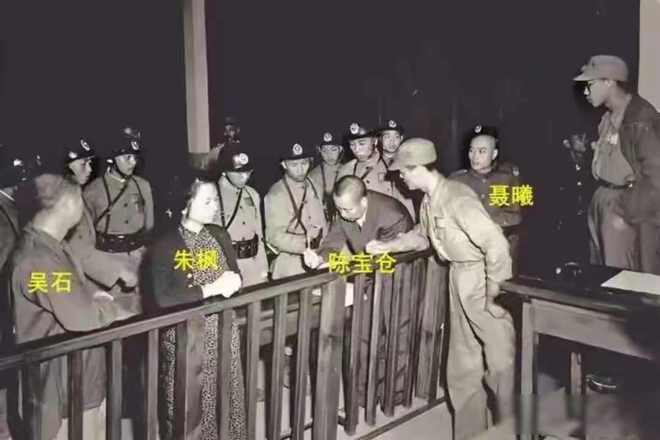 老战士的赌局四百条命的筹码将军梦里的血账本